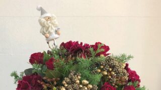IKEAの鉢カバーは観葉植物を飾るだけじゃない｜花を生けてクリスマスアレンジに