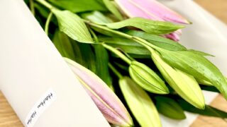 【２年連続】母の日に届いたHitoHanaの花束/届いたユリが６日後に満開！おしゃれな飾り方も紹介